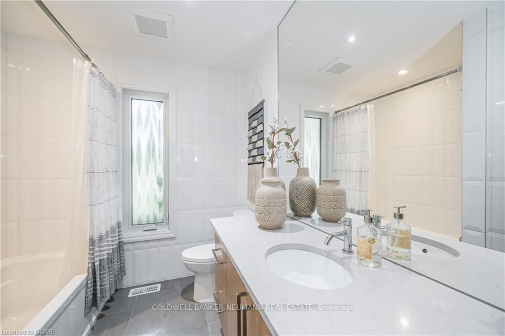 21 Monticello Cres
