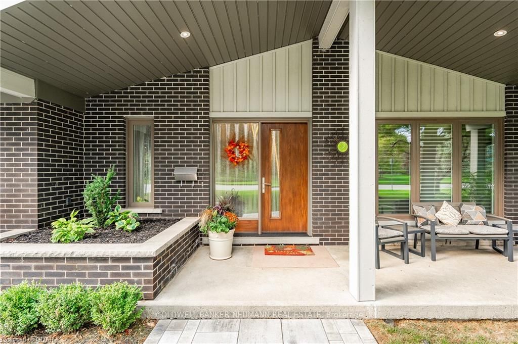 21 Monticello Cres