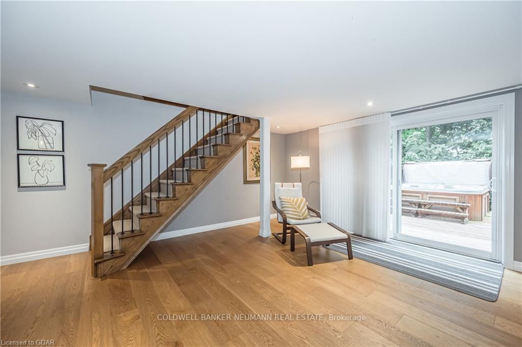 21 Monticello Cres