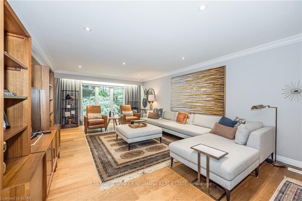 21 Monticello Cres