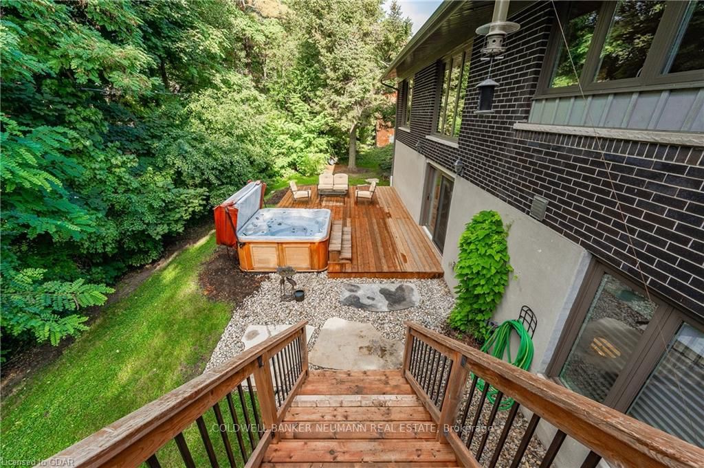 21 Monticello Cres