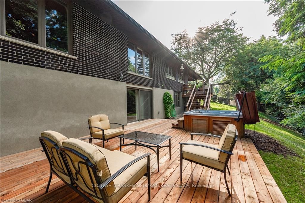 21 Monticello Cres