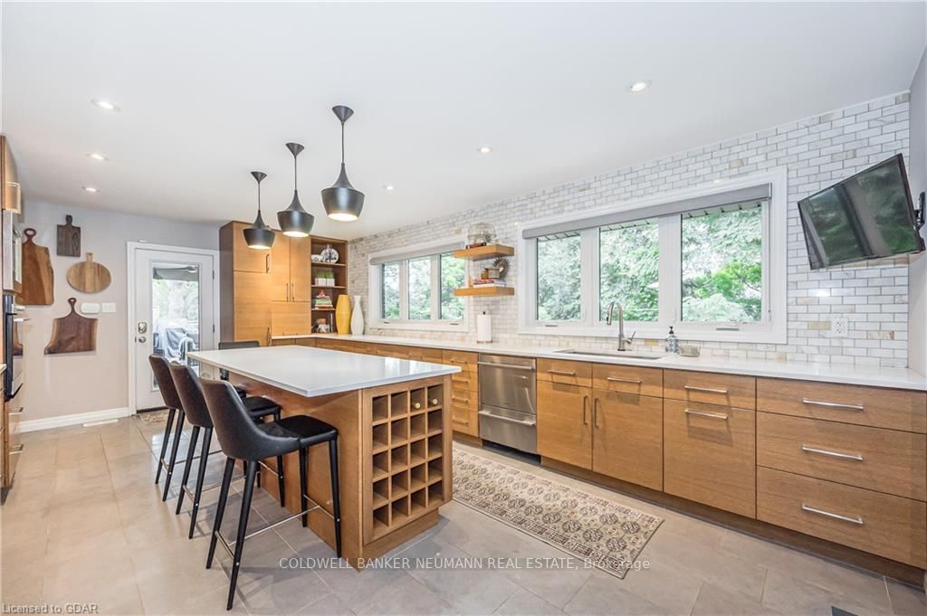 21 Monticello Cres