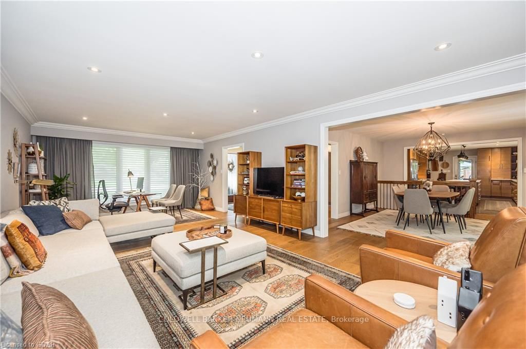 21 Monticello Cres