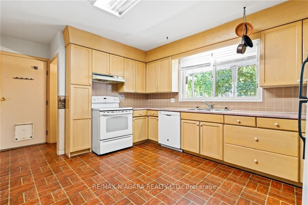 17 Allandale Dr