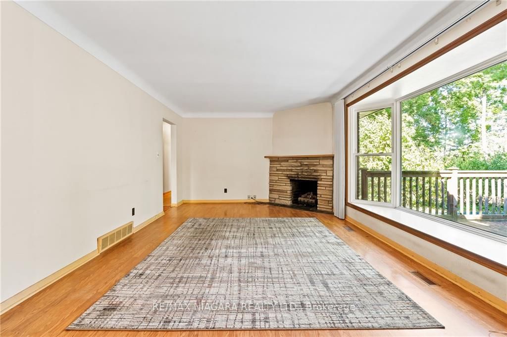 17 Allandale Dr