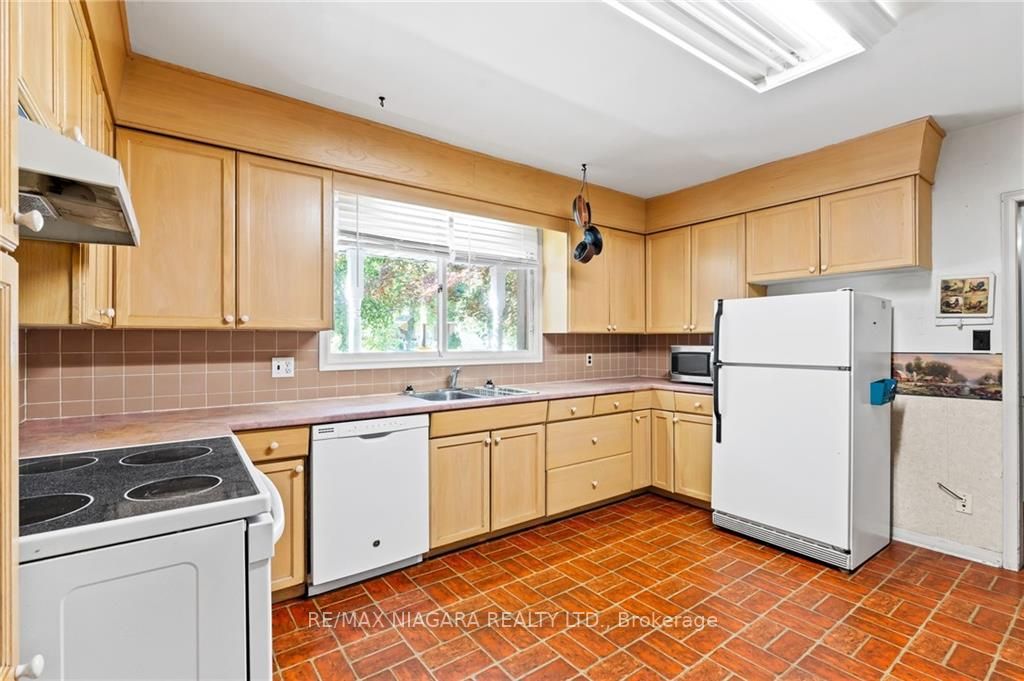 17 Allandale Dr