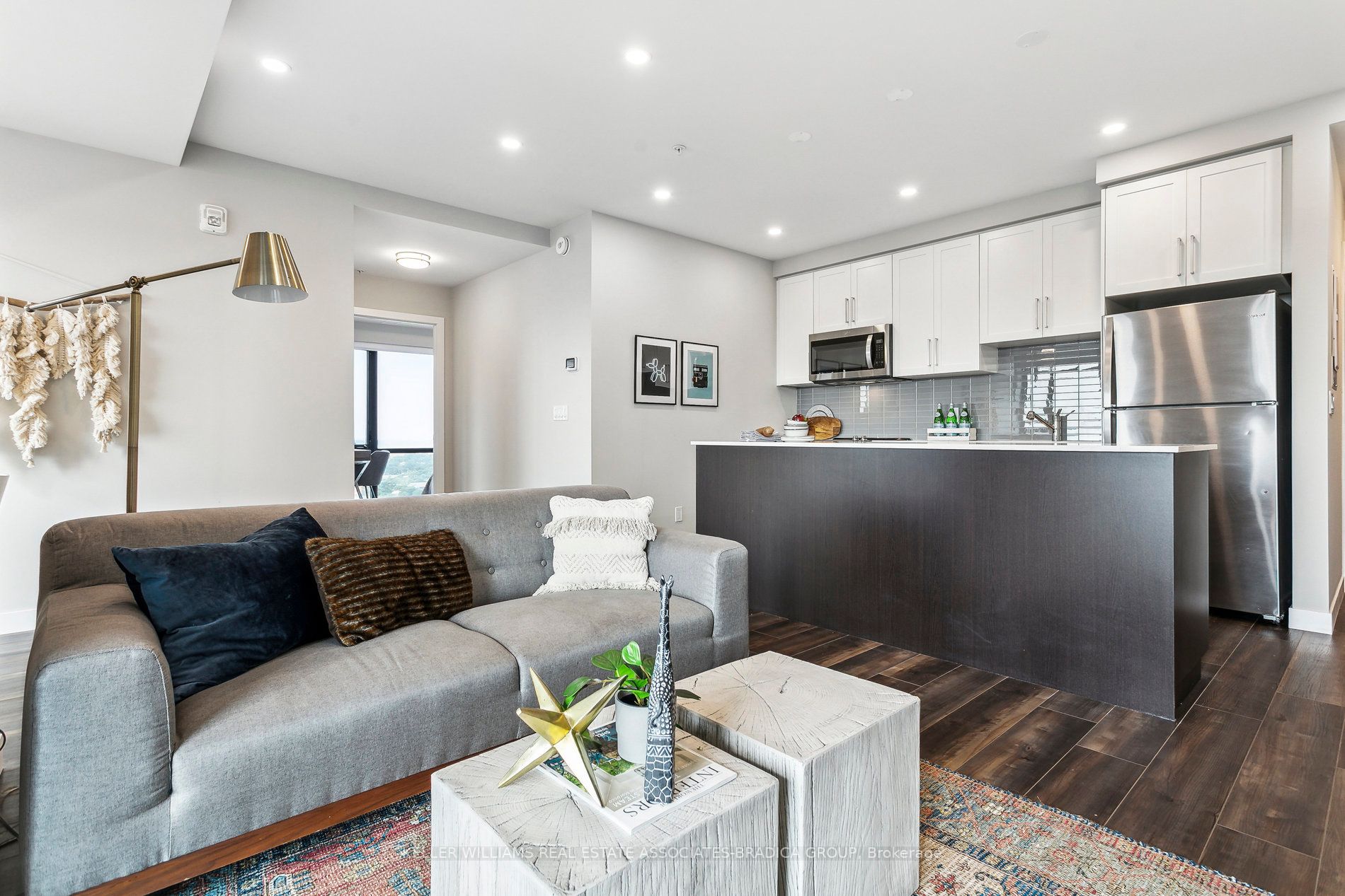 15 Queen Street S, #1507