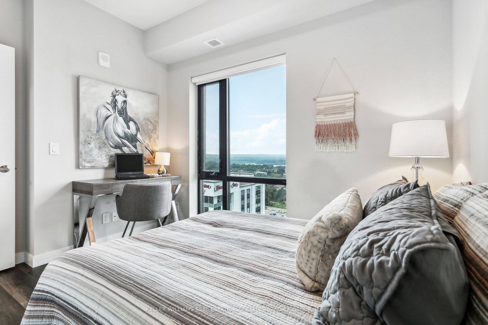 15 Queen Street S, #1507