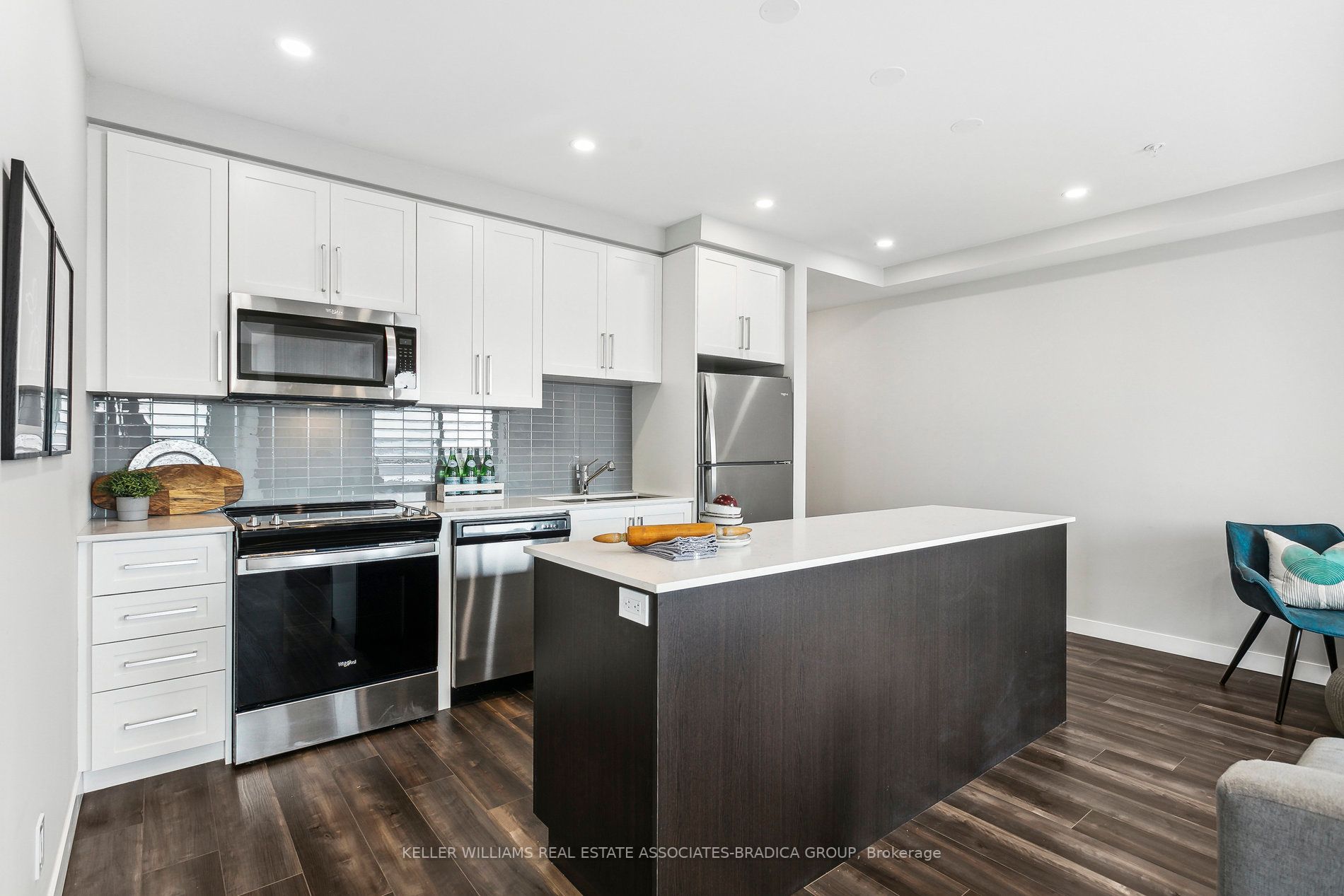 15 Queen Street S, #1507