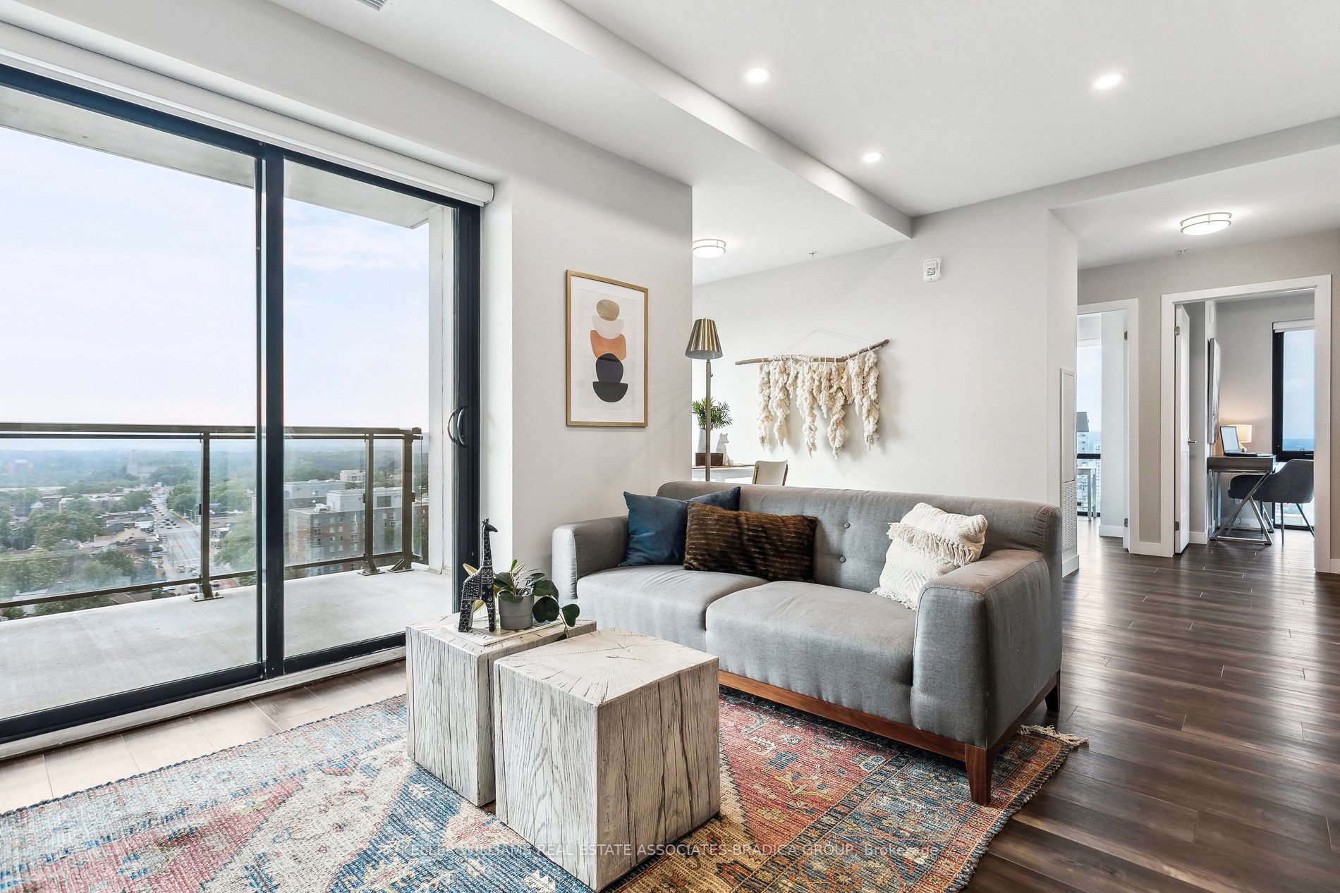 15 Queen Street S, #1507