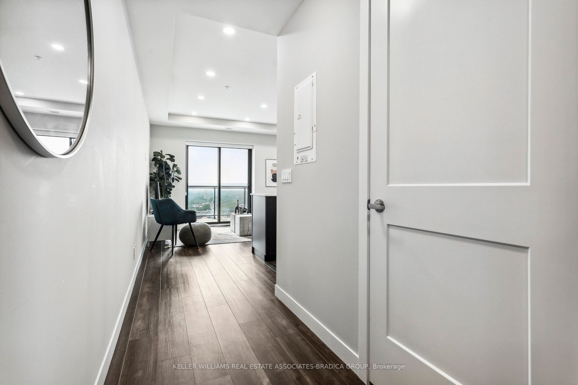 15 Queen Street S, #1507