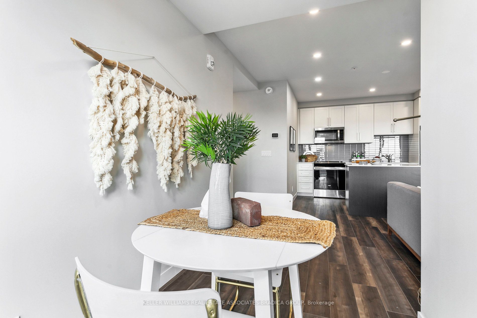 15 Queen Street S, #1507