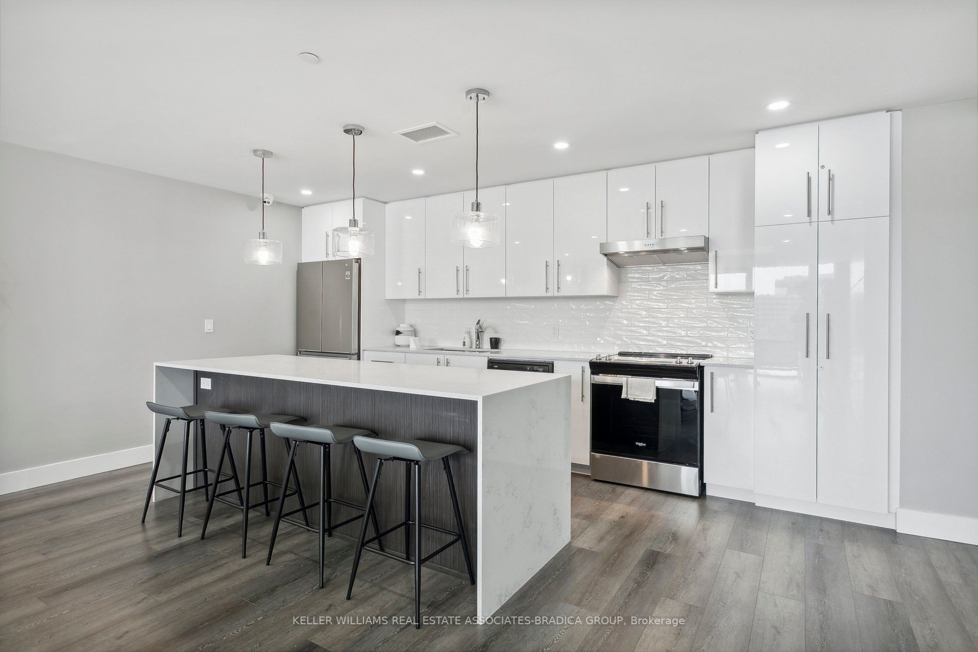 15 Queen Street S, #1507