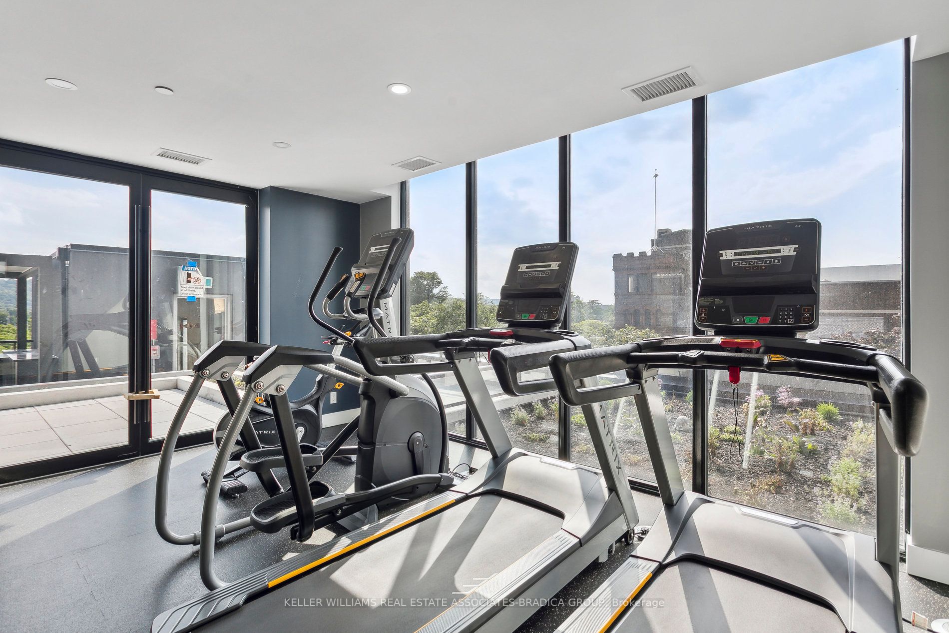 15 Queen Street S, #1507