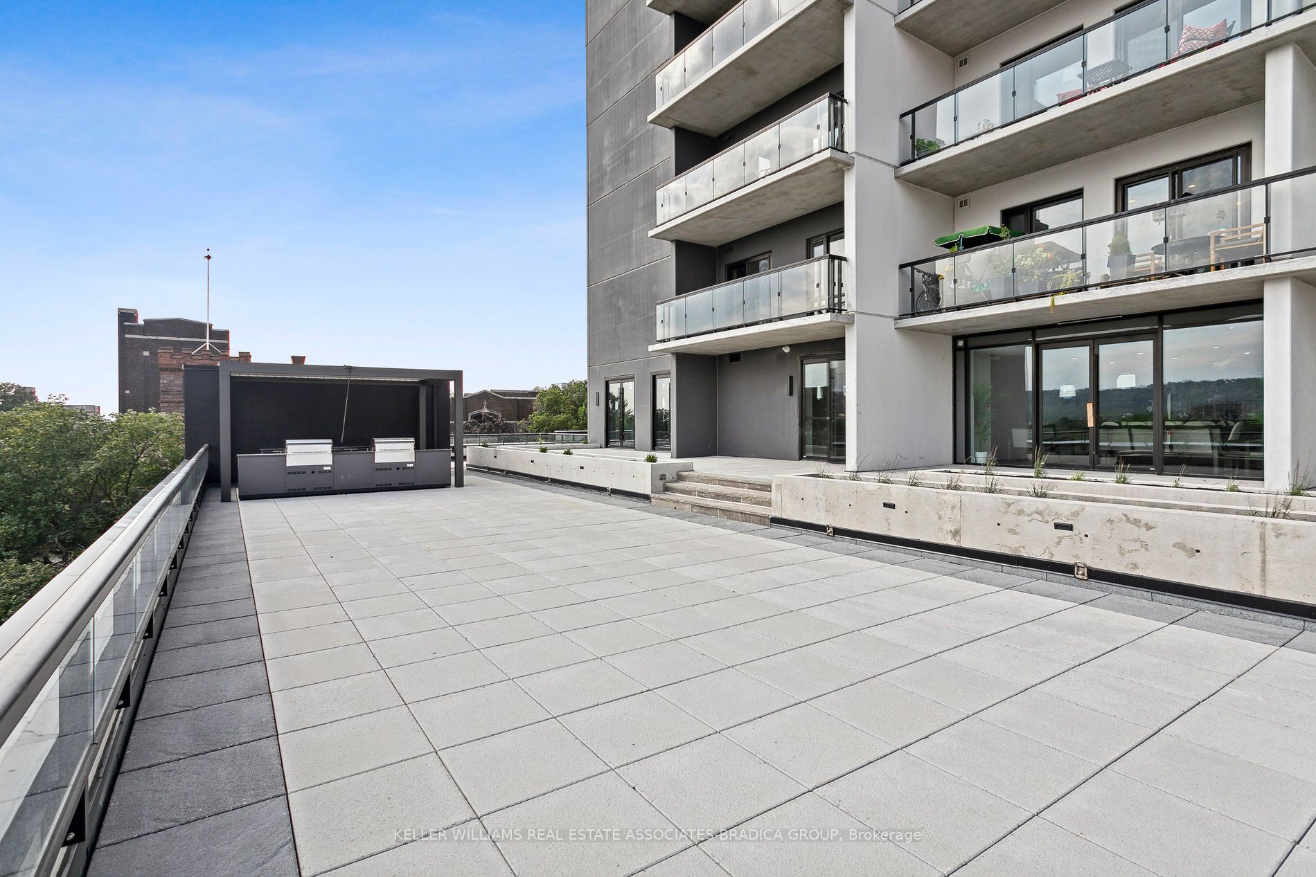 15 Queen Street S, #1507