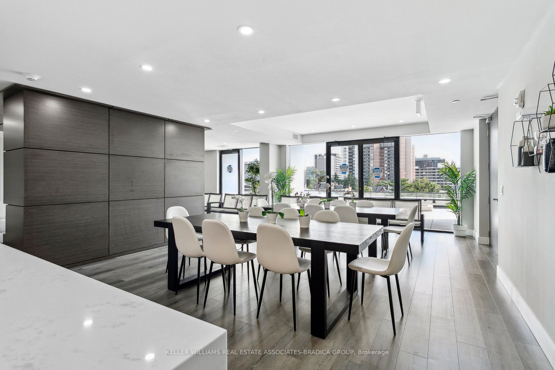 15 Queen Street S, #1507