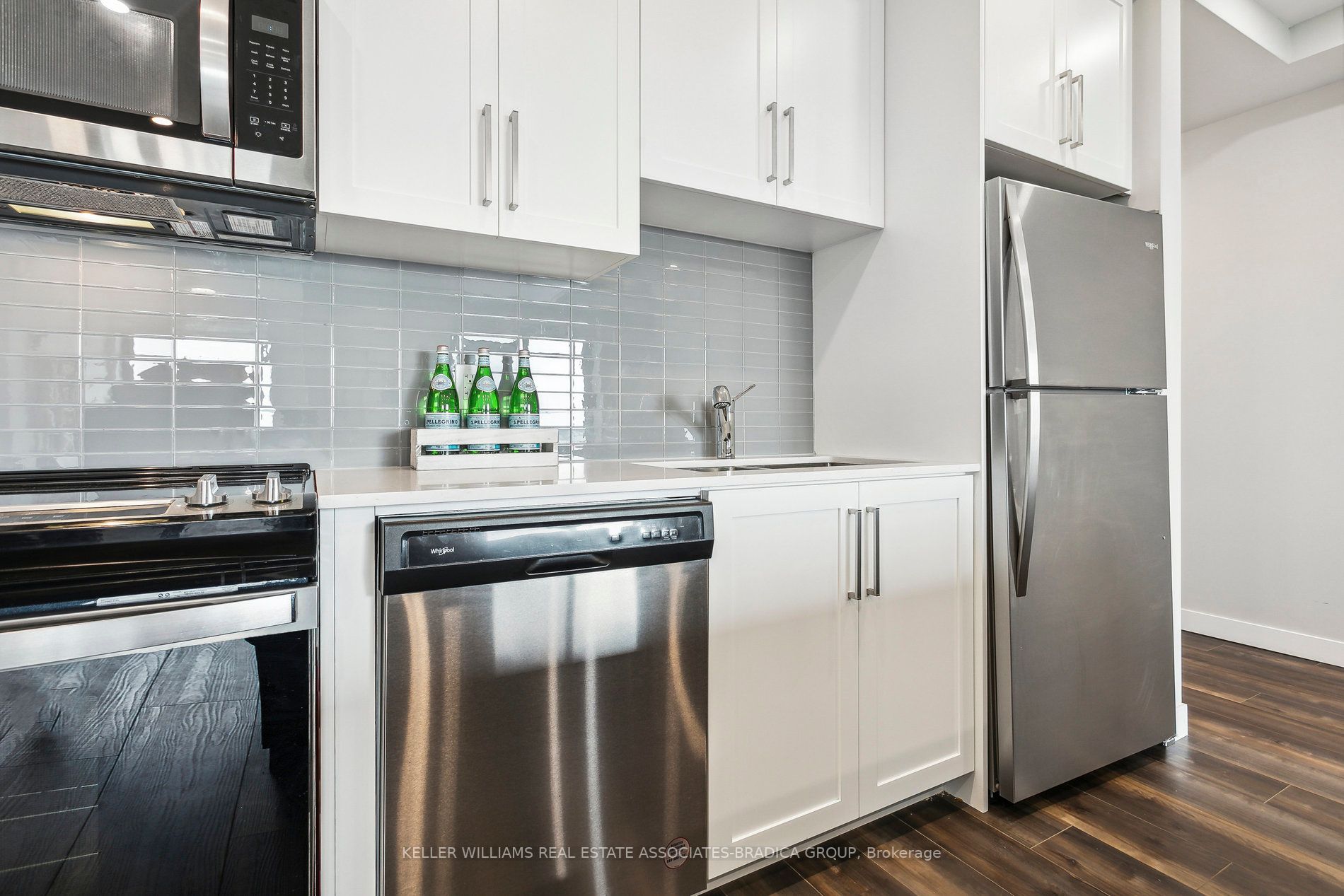 15 Queen Street S, #1507