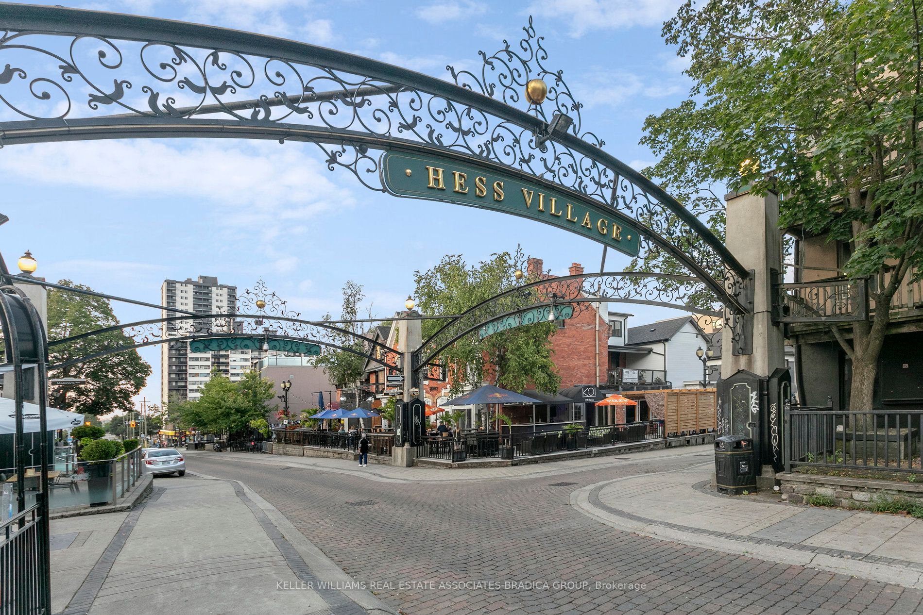 15 Queen Street S, #1507