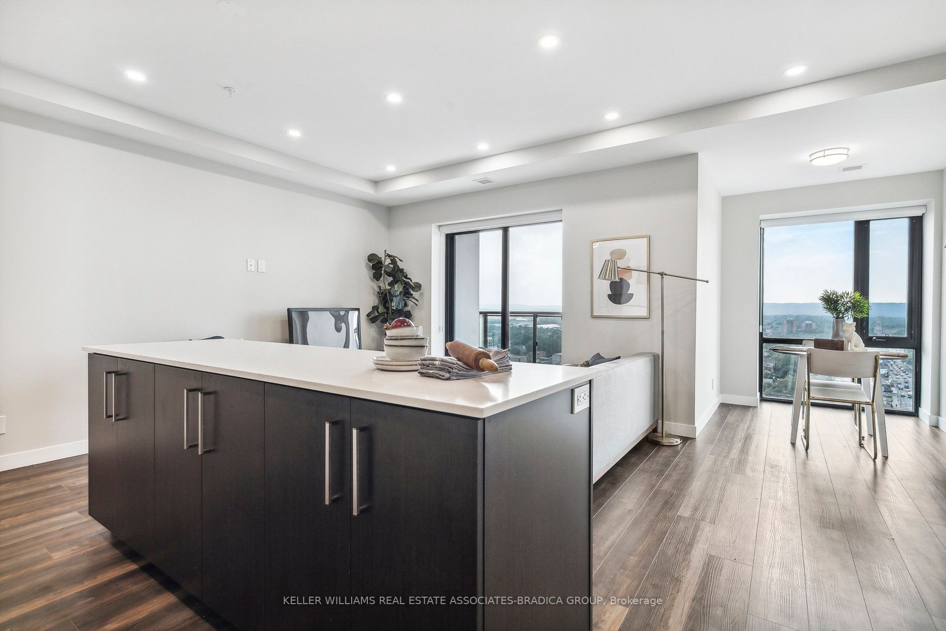 15 Queen Street S, #1507