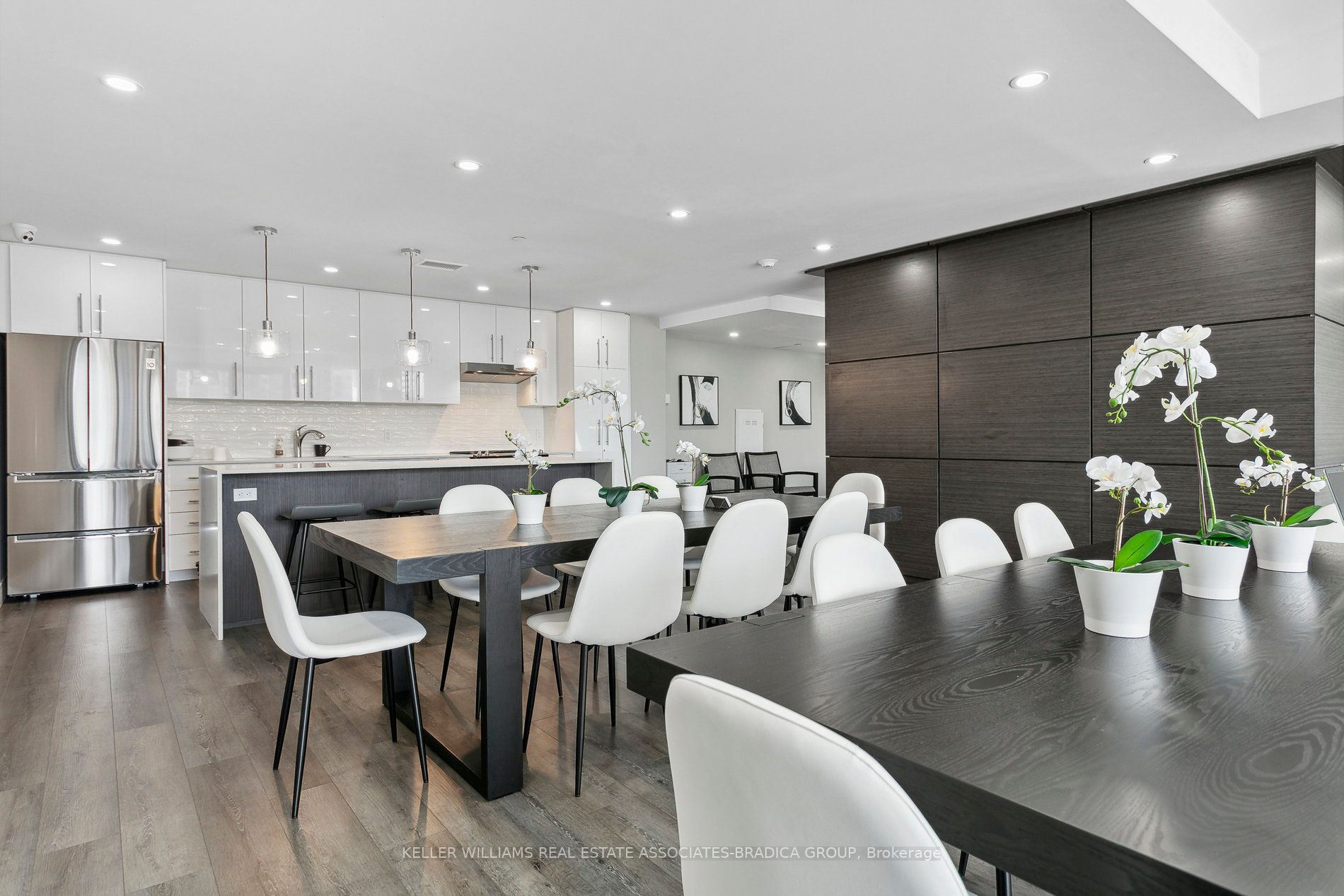 15 Queen Street S, #1507