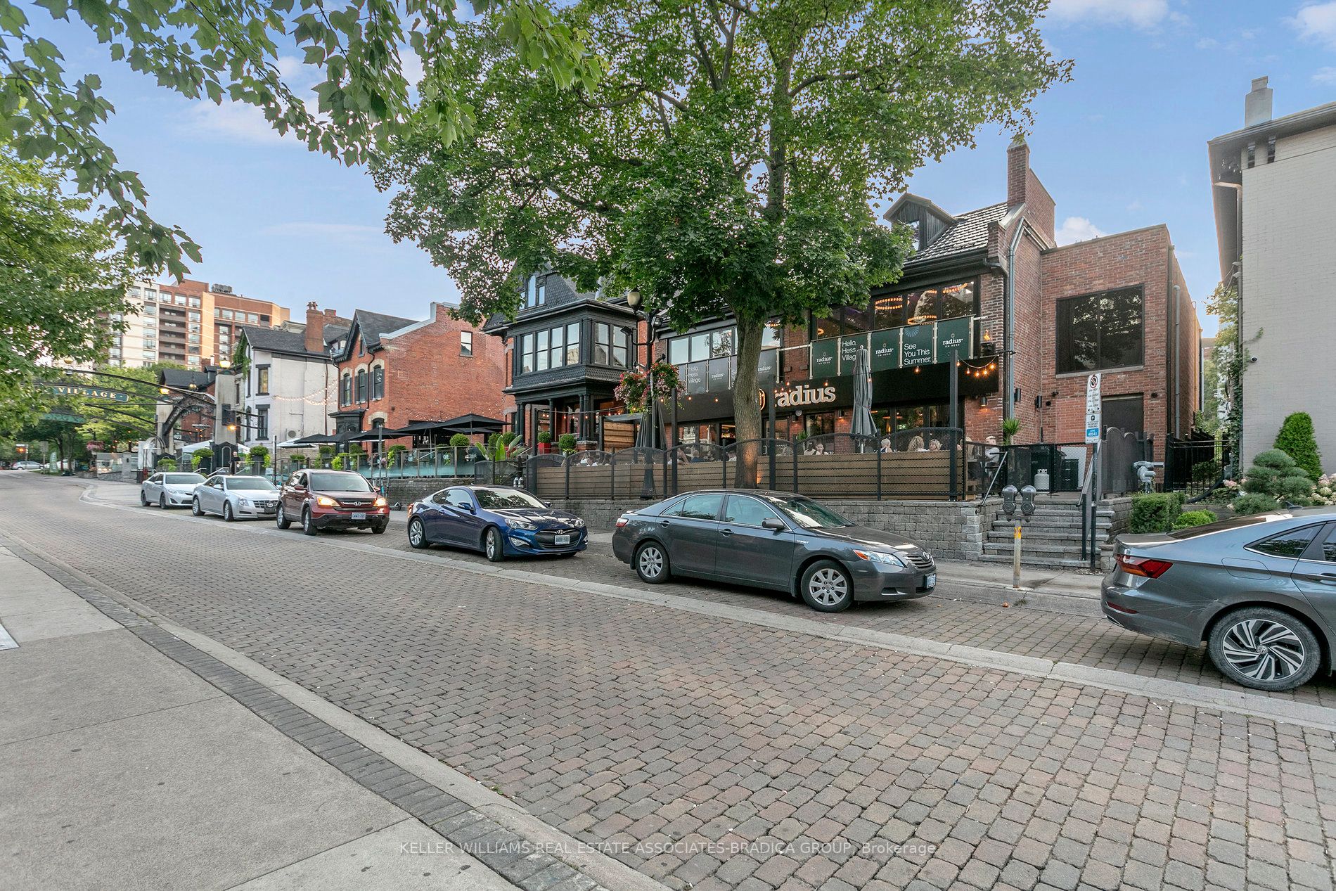 15 Queen Street S, #1507