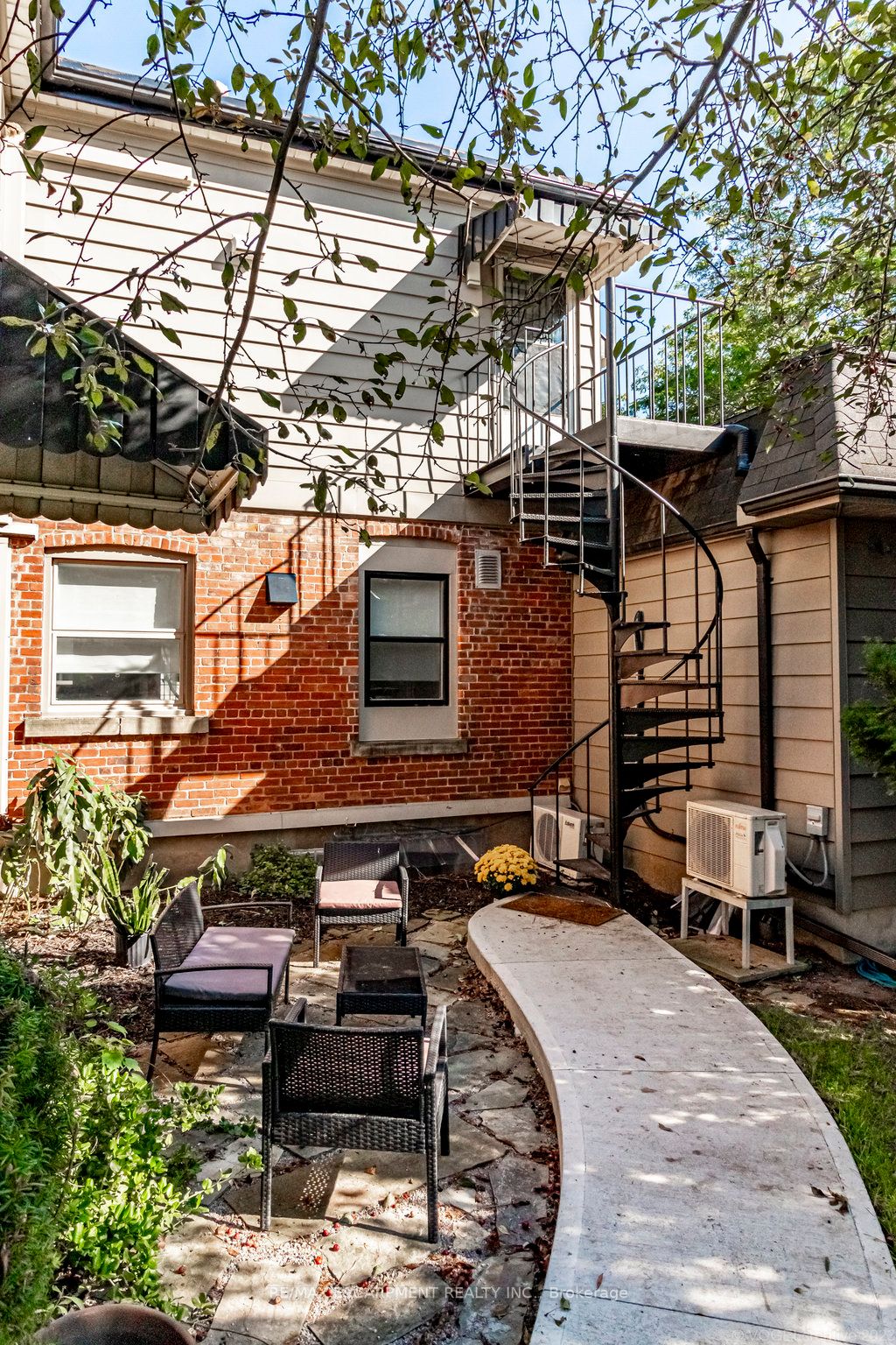180 Concession St