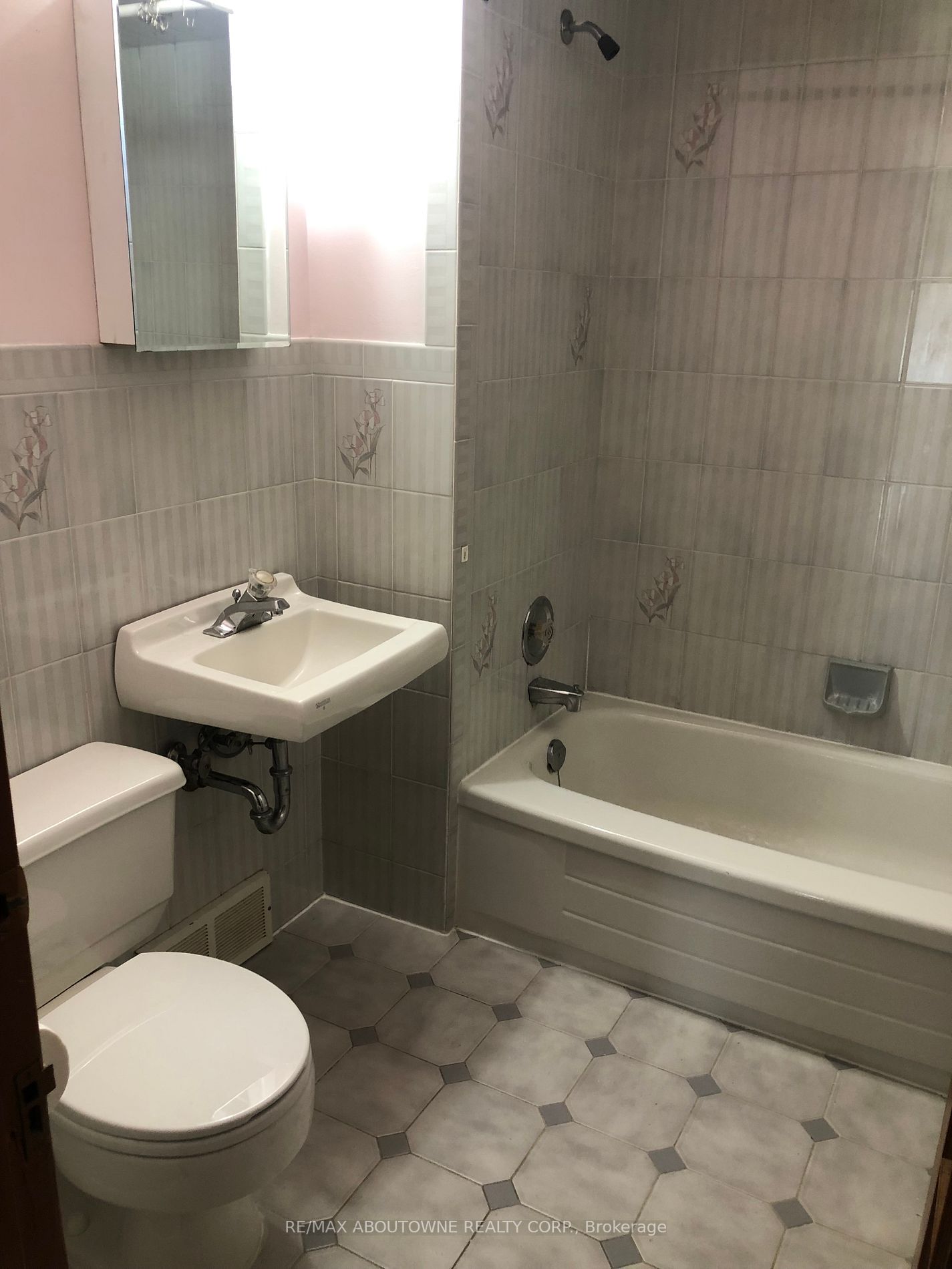 206-208 Hall Ave