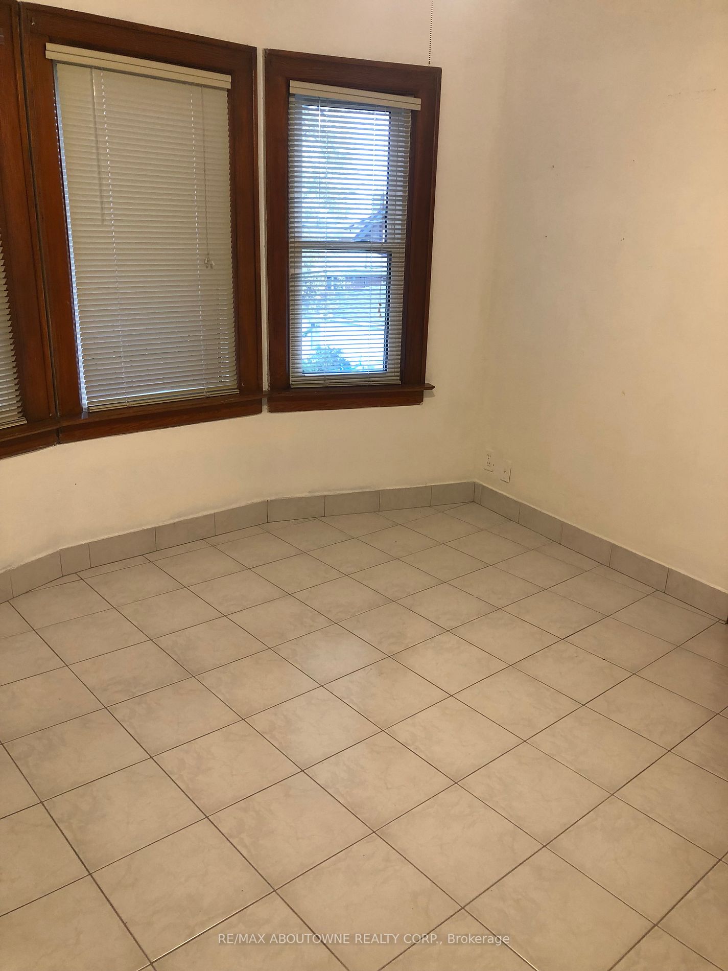 206-208 Hall Ave