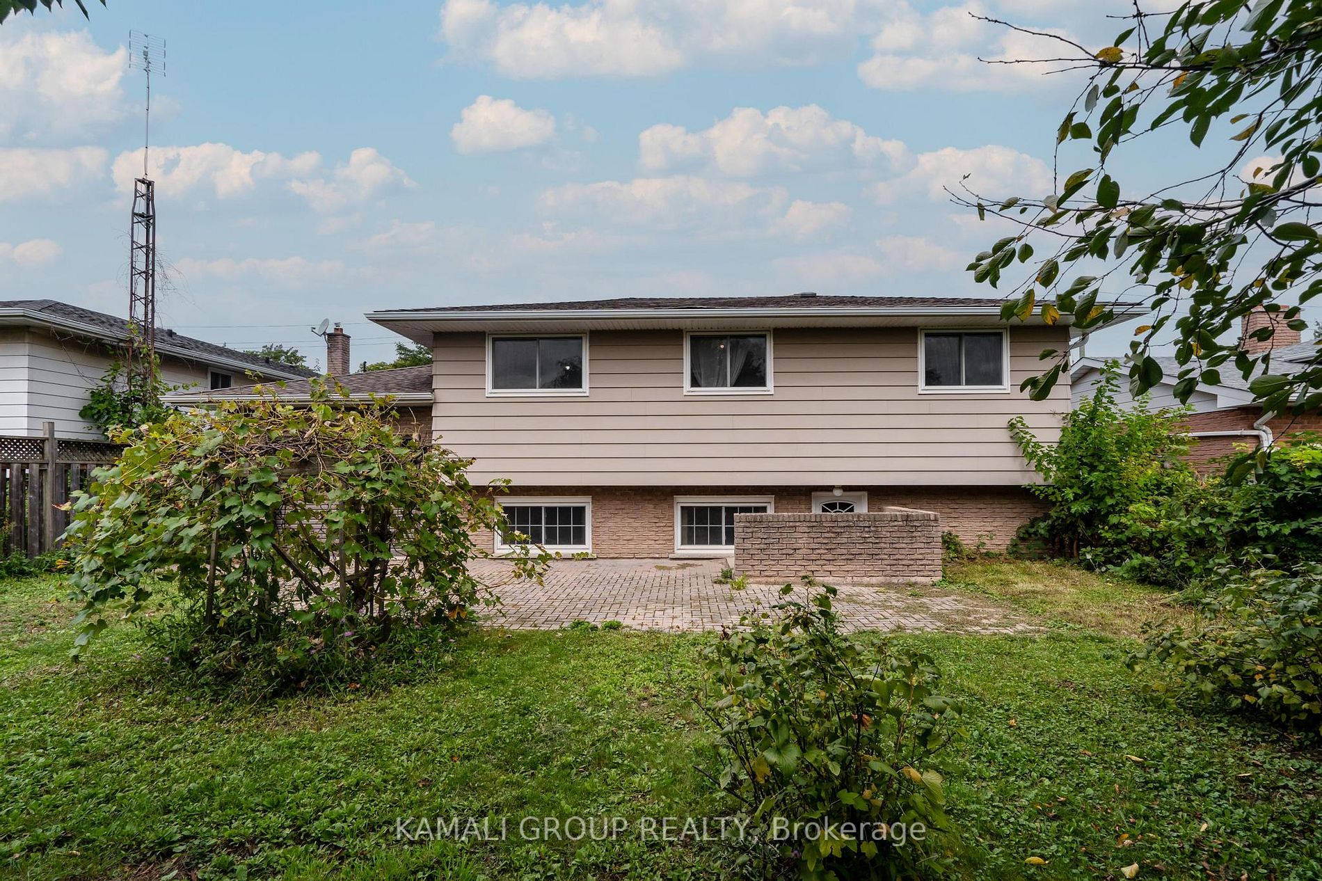 638 Carlton St, #Main