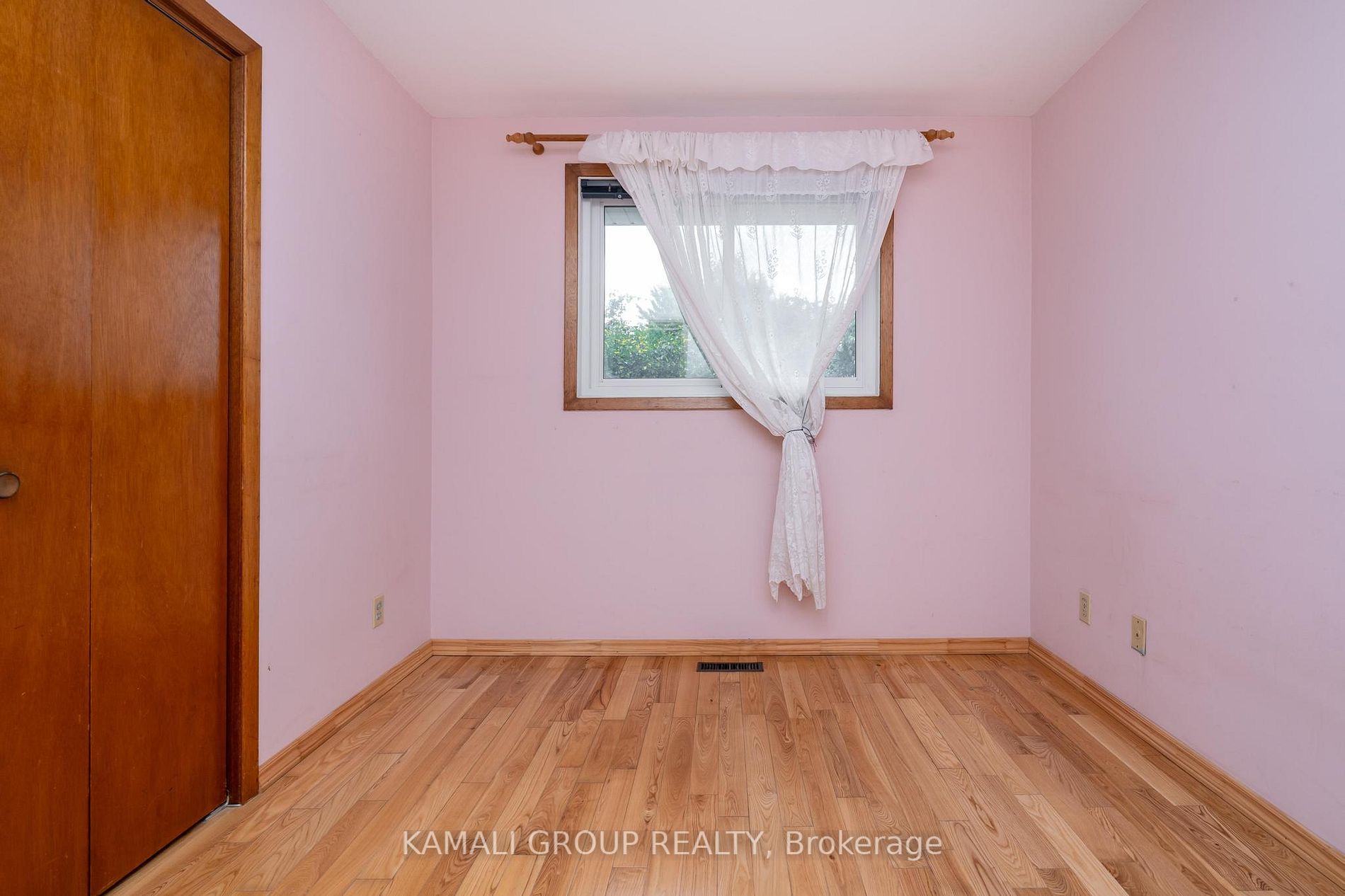 638 Carlton St, #Main