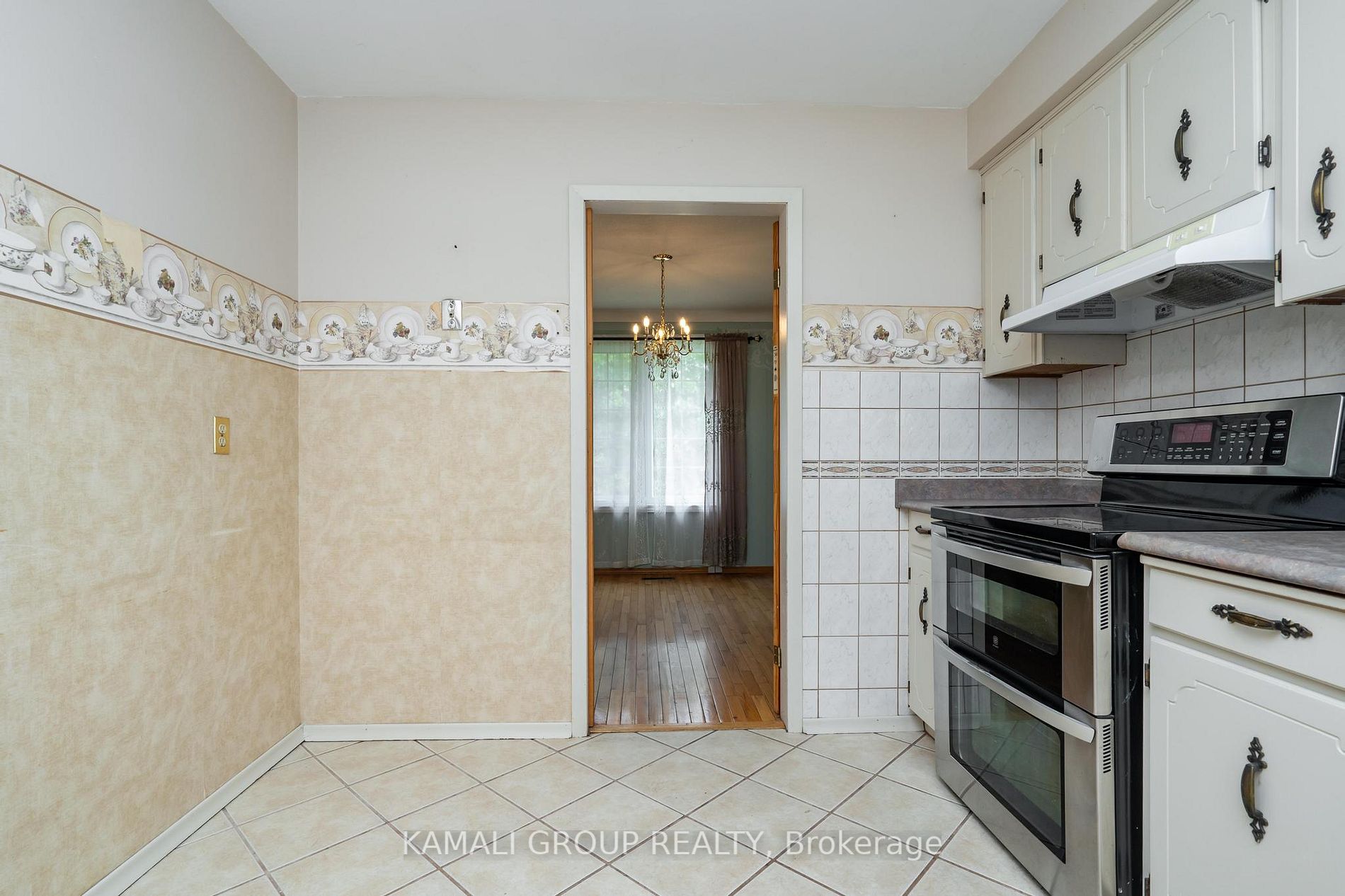 638 Carlton St, #Main