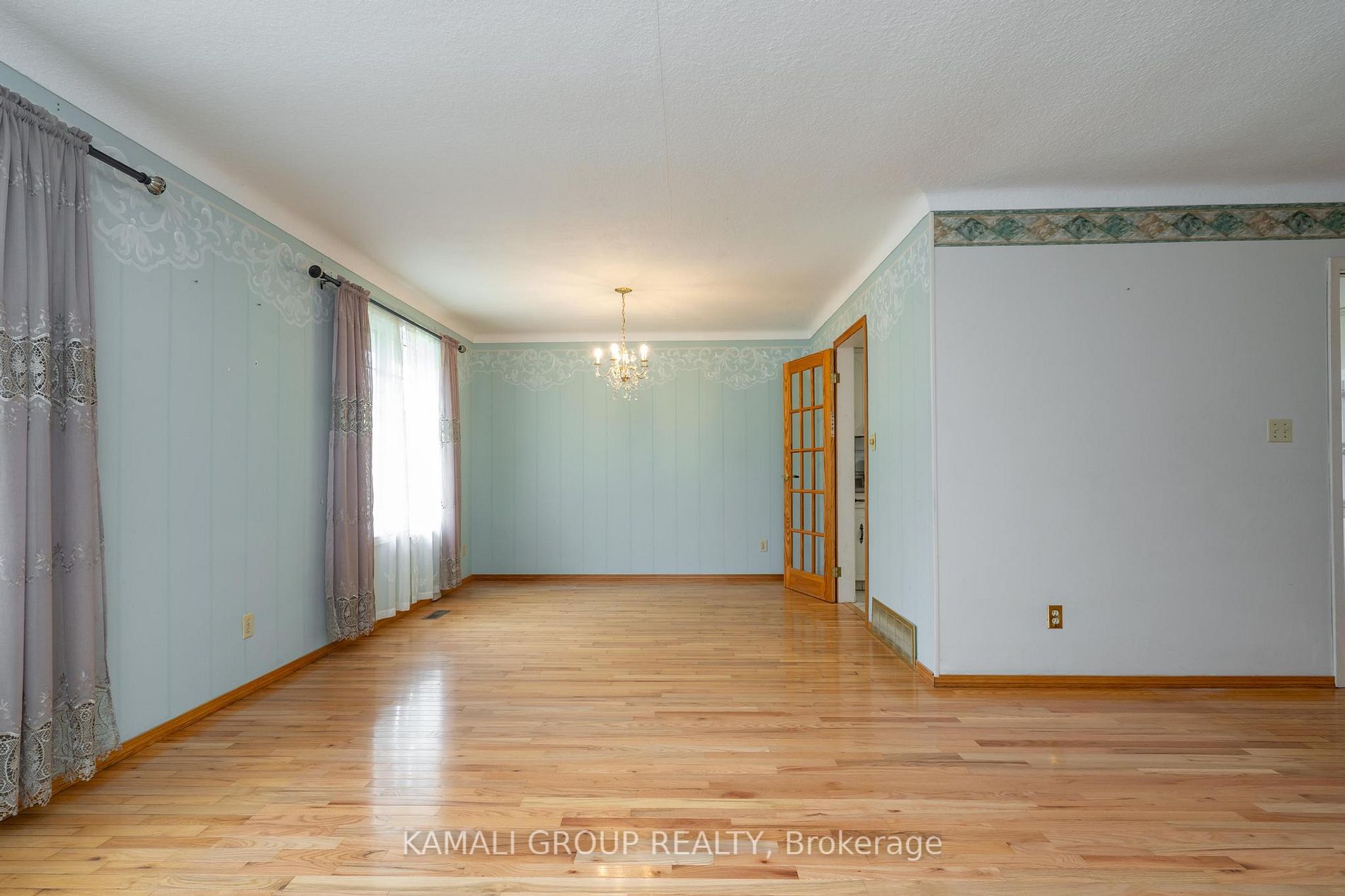 638 Carlton St, #Main