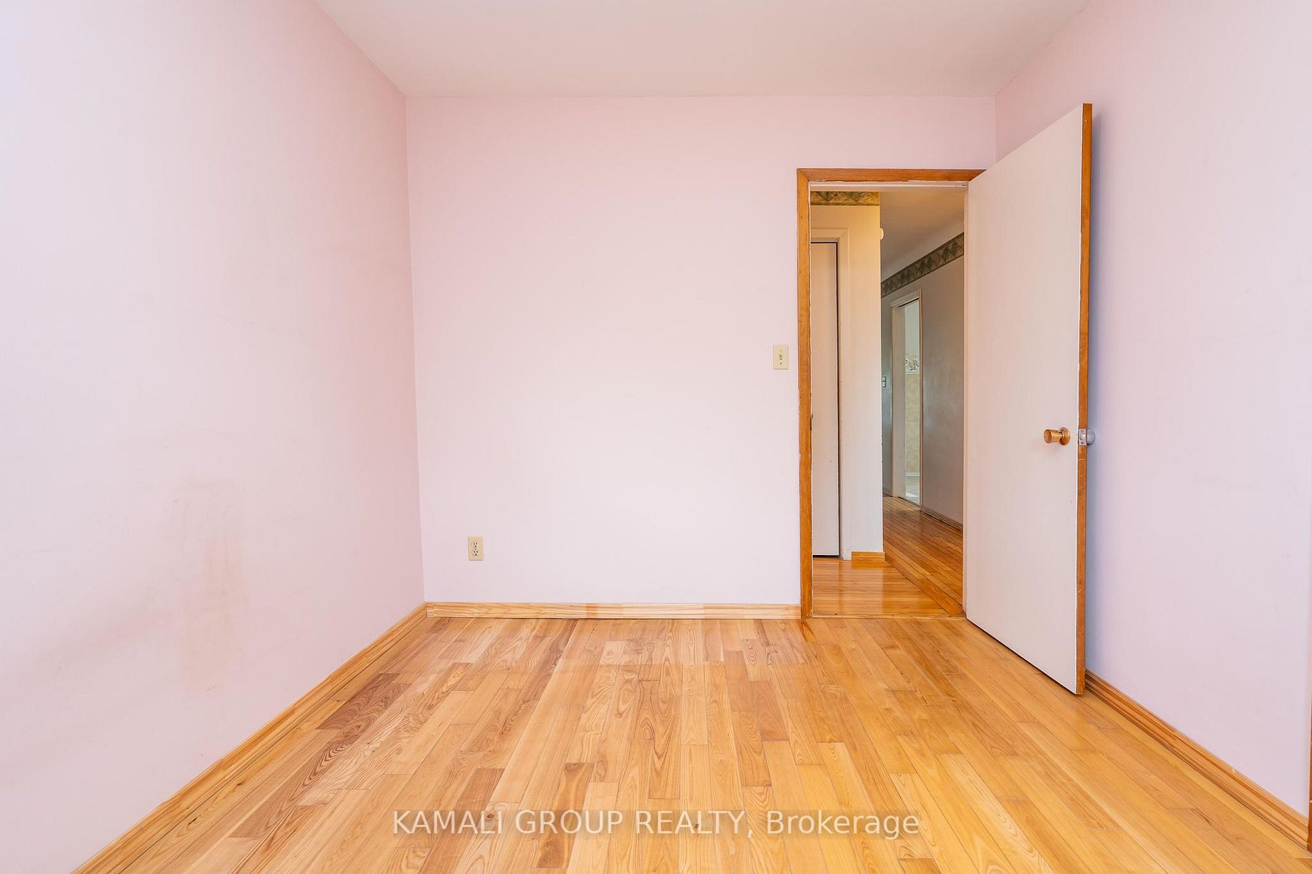 638 Carlton St, #Main