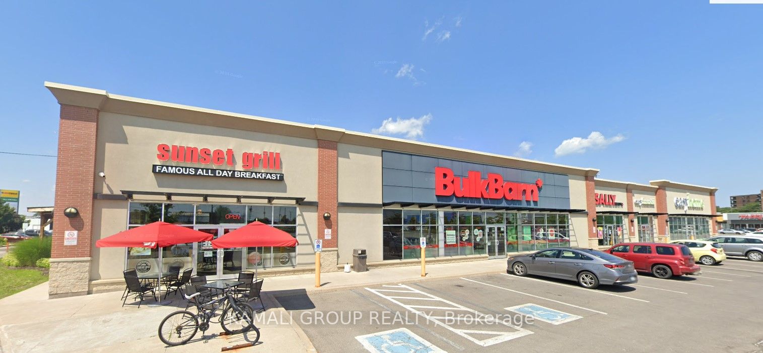 638 Carlton St, #Main