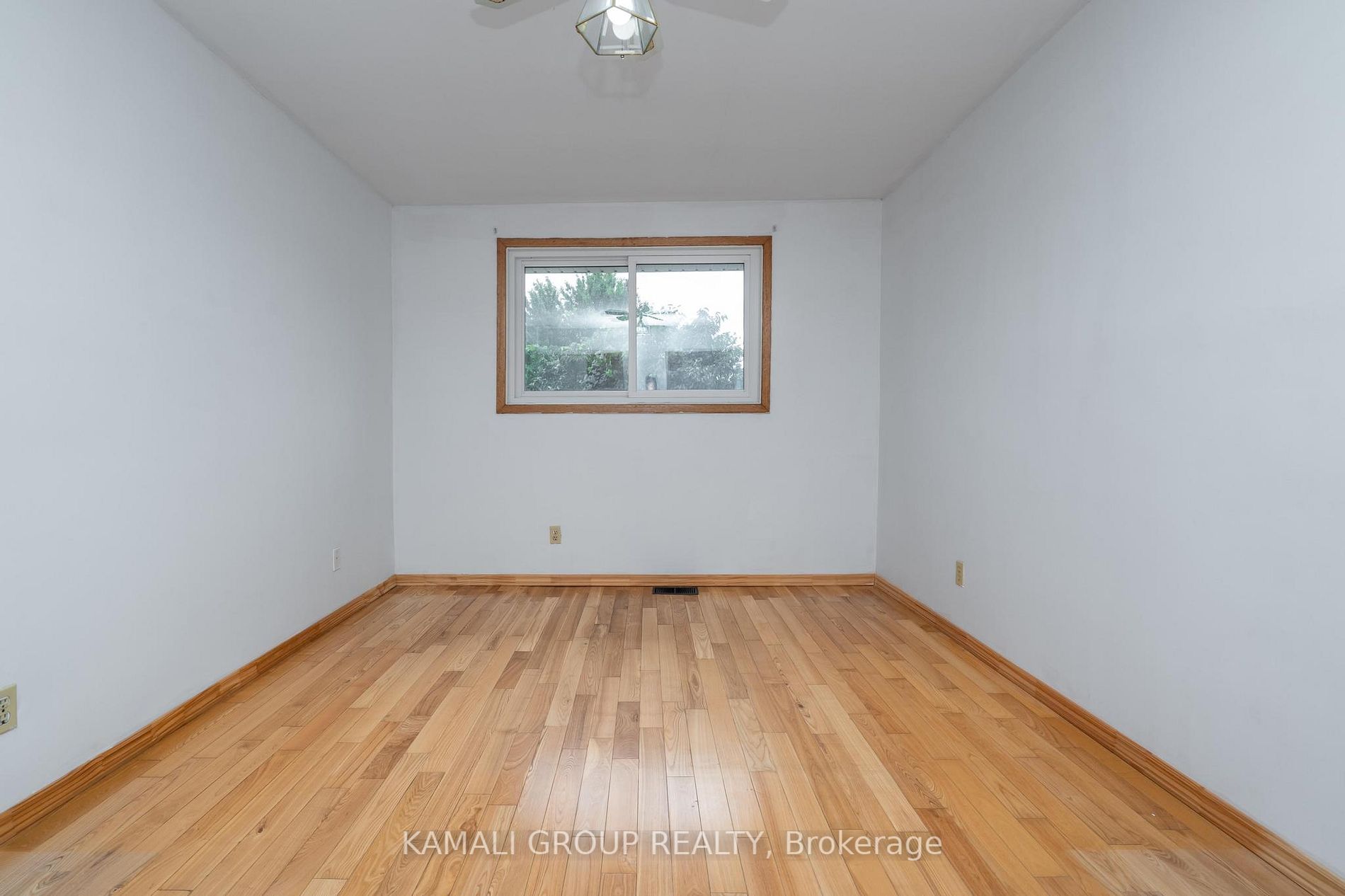 638 Carlton St, #Main