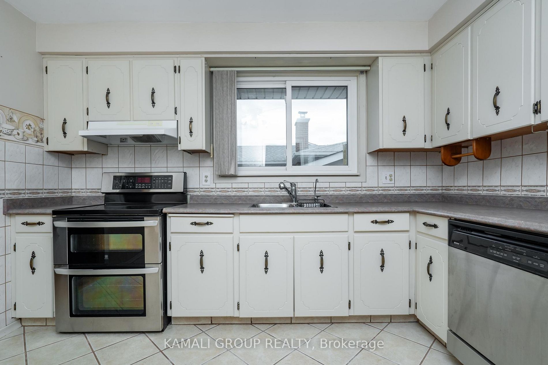 638 Carlton St, #Main