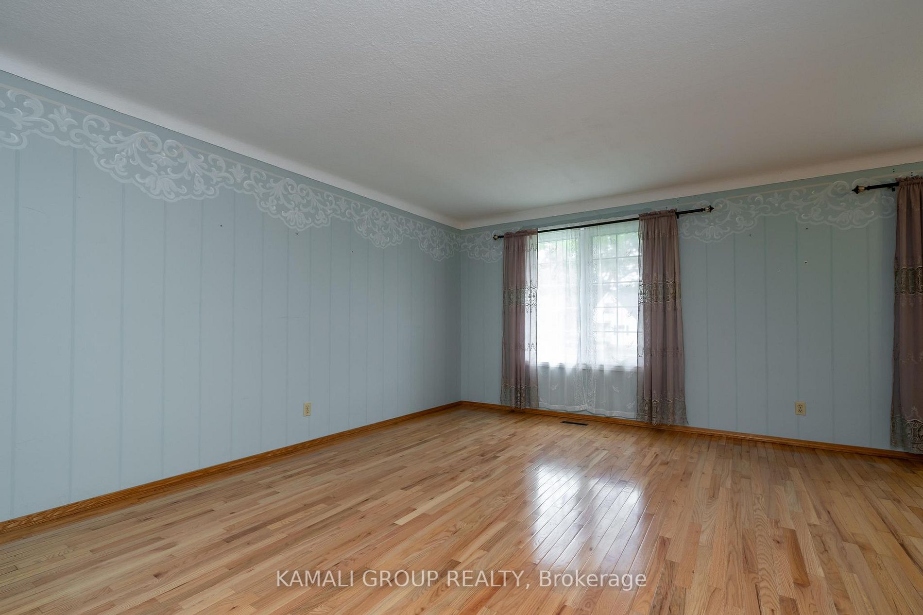 638 Carlton St, #Main