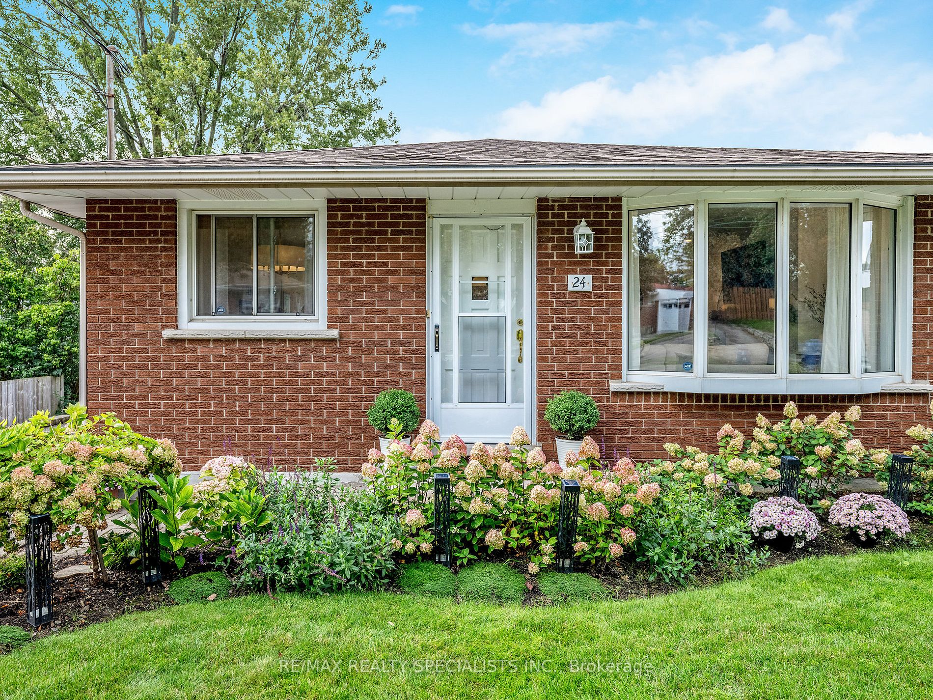 24 Ridgewood Ave
