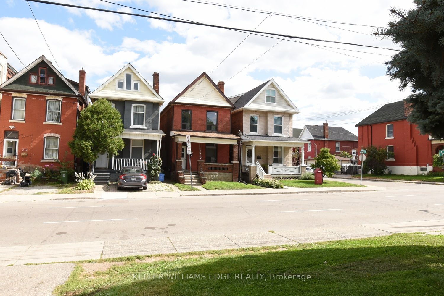 138 Queen St N