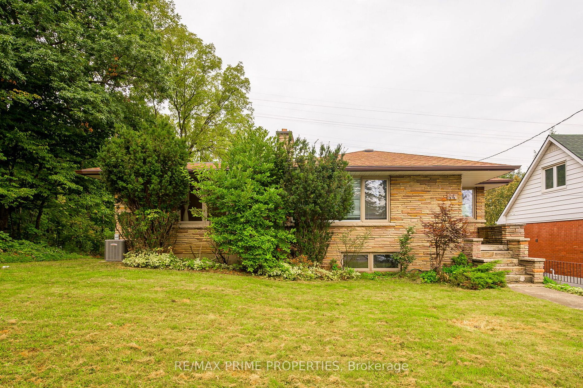 44 Brodick St S