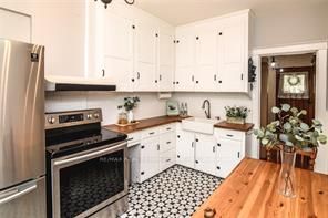 148 Rosslyn Ave N