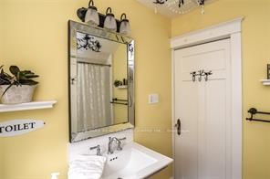 148 Rosslyn Ave N