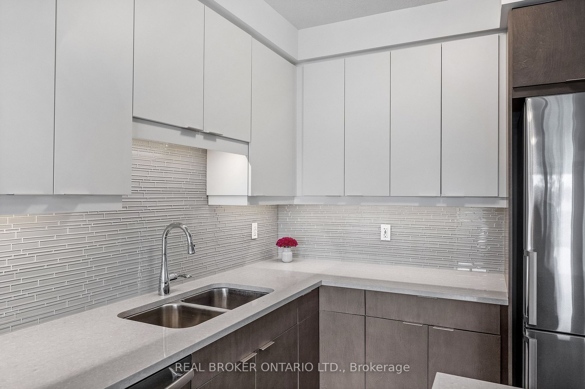 63 Arthur Street S, #213