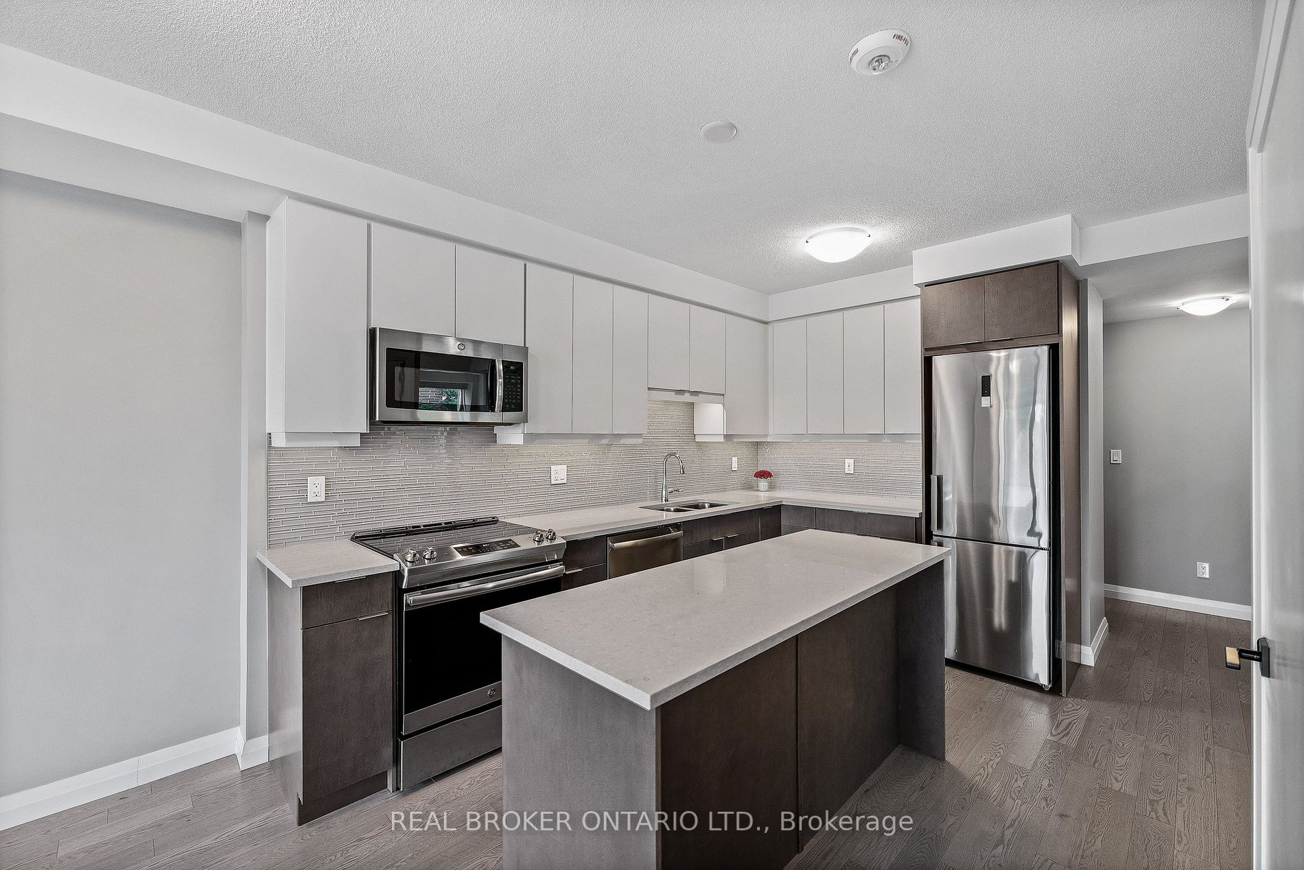 63 Arthur Street S, #213