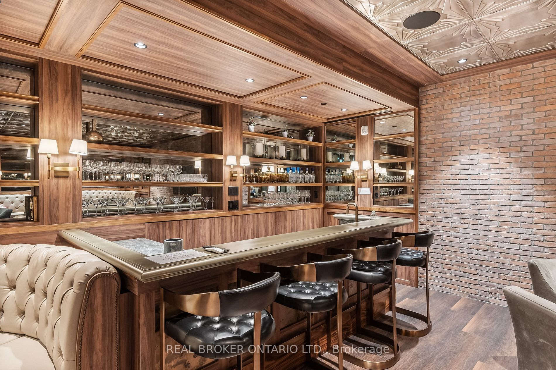 63 Arthur Street S, #213
