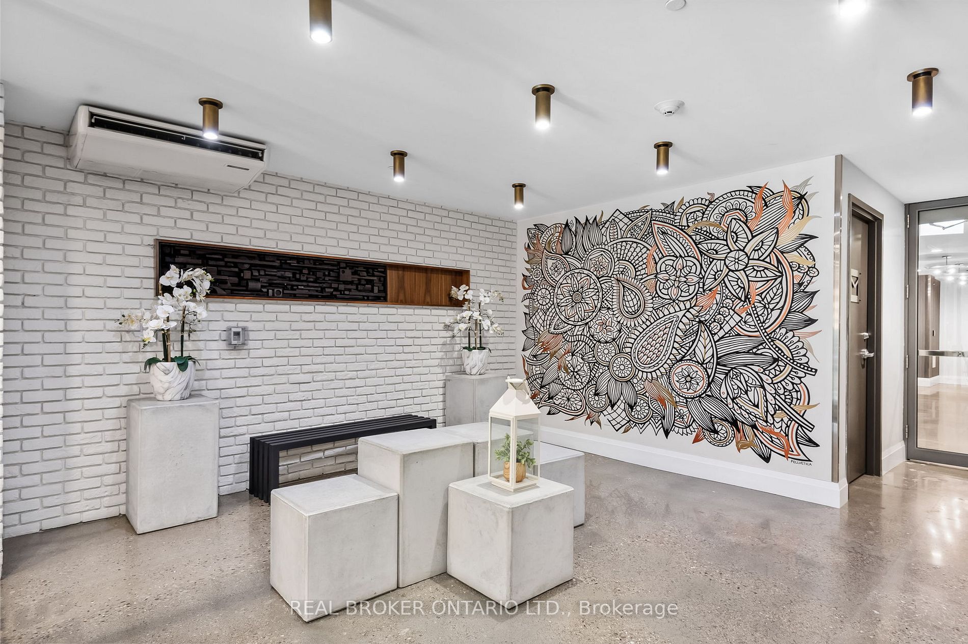 63 Arthur Street S, #213