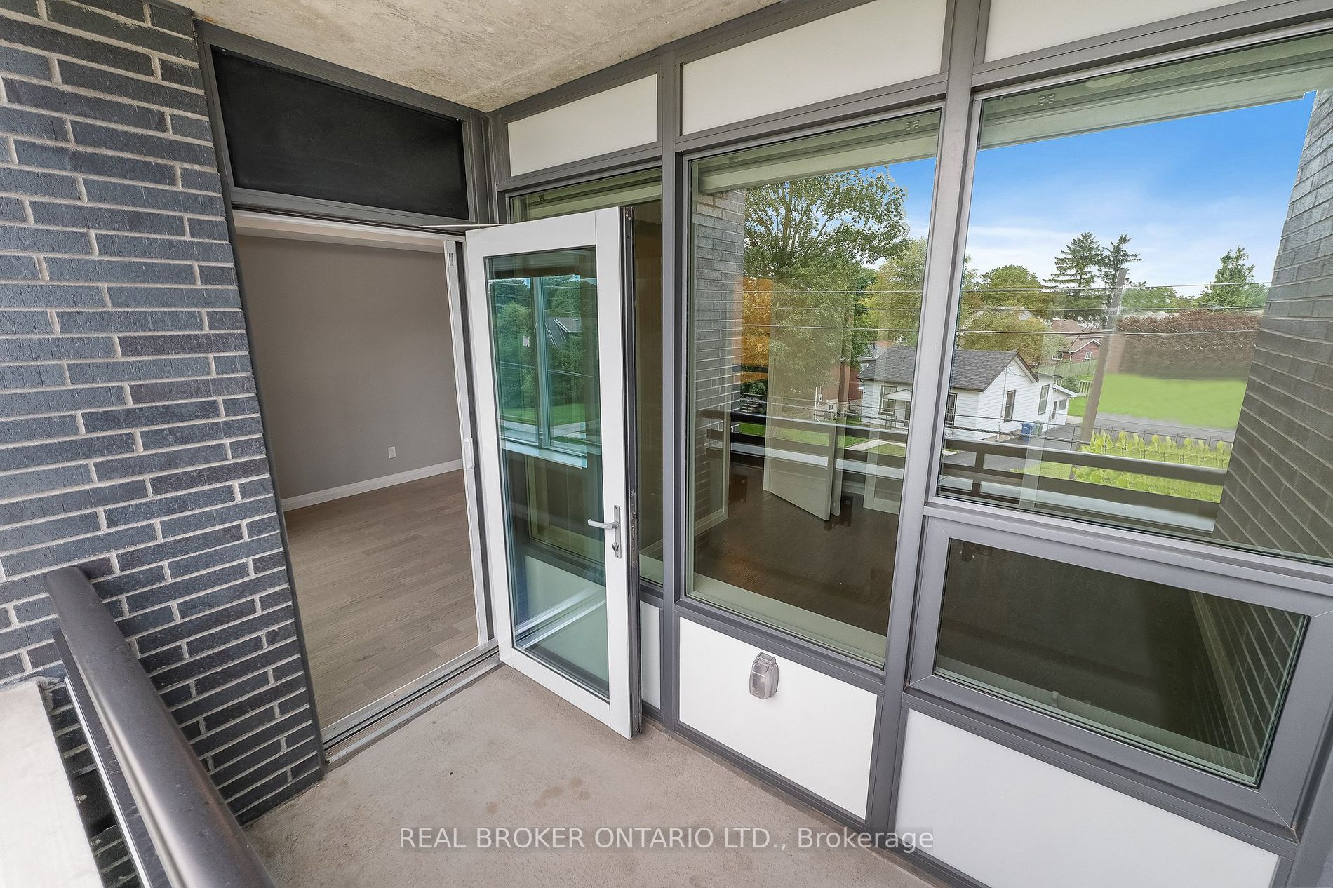 63 Arthur Street S, #213