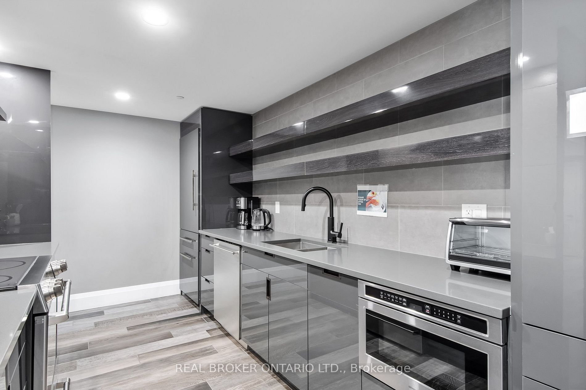 63 Arthur Street S, #213
