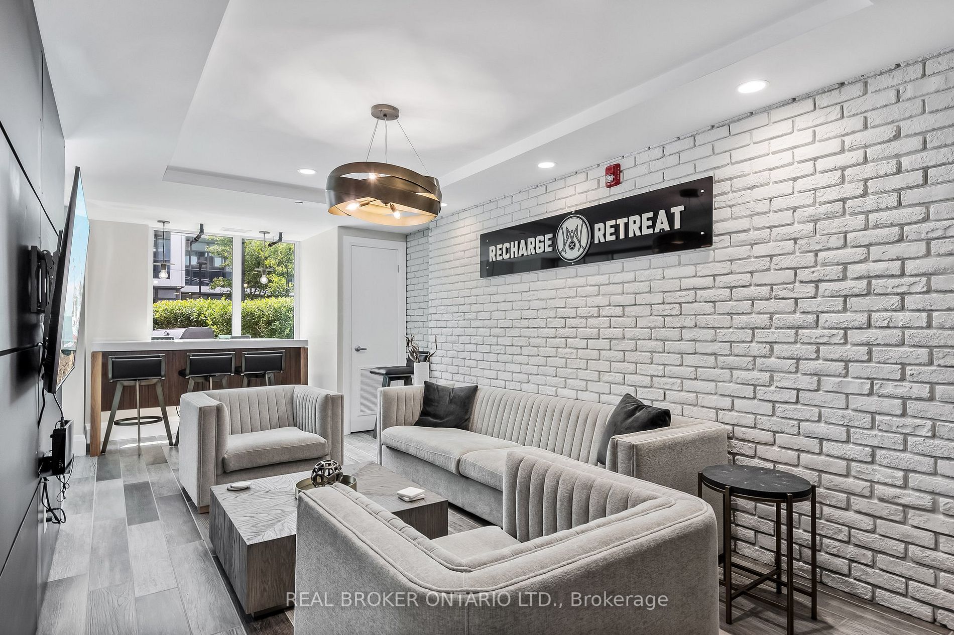 63 Arthur Street S, #213